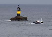 Rescatados los 12 tripulantes de un pesquero hundido frente a la costa de Asturias