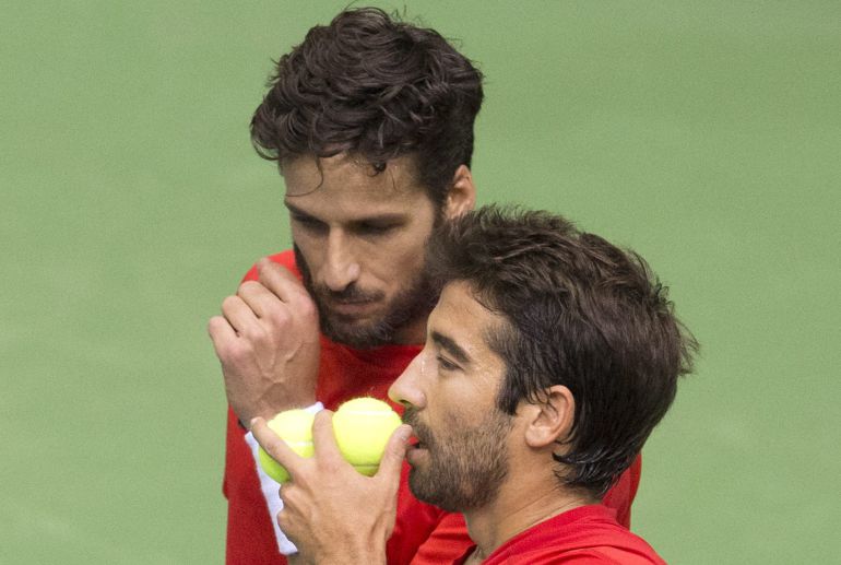 Feliciano y Marc charlan durante el duelo ante Croacia Feliciano y Marc charlan durante el duelo ante Croacia