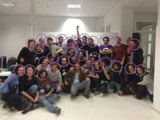 El equipo de Pablo Iglesias hasta Vistalegre I. Rodeados por un círculo, los dirigentes que ahora apoyan a Íñigo Errejón El equipo de Pablo Iglesias hasta Vistalegre I. Rodeados por un círculo, los dirigentes que ahora apoyan a Íñigo Errejón