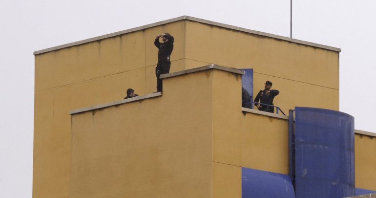 Efectivos de la Policía Nacional en el Centro de Internamiento de Extranjeros (CIE) de Aluche Efectivos de la Policía Nacional en el Centro de Internamiento de Extranjeros (CIE) de Aluche