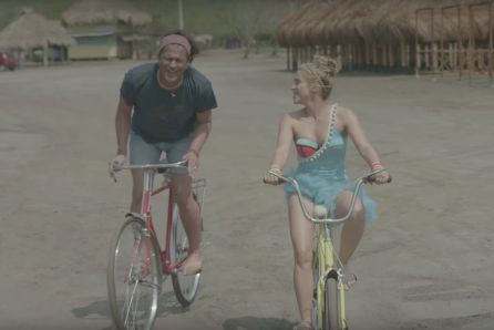 "La Bicicleta" de Carlos Vives y Shakira "La Bicicleta" de Carlos Vives y Shakira