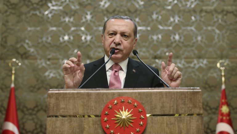 Recep Tayyip Erdogan mientras mantiene la reunión mensual con los mukhtars, administradores locales, en Ankara (Turquía) Recep Tayyip Erdogan mientras mantiene la reunión mensual con los mukhtars, administradores locales, en Ankara (Turquía)