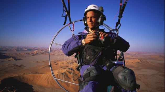 George Steinmetz, en su parapente motorizado. George Steinmetz, en su parapente motorizado.