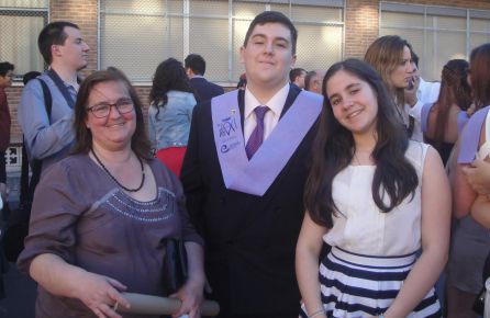 Marisa, en la actualidad, con sus hijos. Marisa, en la actualidad, con sus hijos.