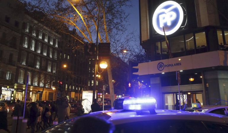 La Policía registra la sede del PP nacional en la Calle Génova de Madrid. La Policía registra la sede del PP nacional en la Calle Génova de Madrid.