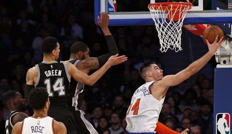 Willy Hernangómez, en una de las acciones más espectaculares de la jornada en la NBA. Willy Hernangómez, en una de las acciones más espectaculares de la jornada en la NBA.