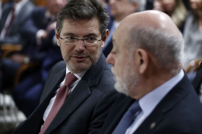 El ministro de Justicia, Rafael Catalá, y el fiscal general del Estado, José Manuel Maza, durante una entrega de premios el pasado 2 de febrero en Madrid. El ministro de Justicia, Rafael Catalá, y el fiscal general del Estado, José Manuel Maza, durante una entrega de premios el pasado 2 de febrero en Madrid.