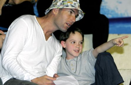 Zinedine, con su hijo Luca en 2007. Zinedine, con su hijo Luca en 2007.