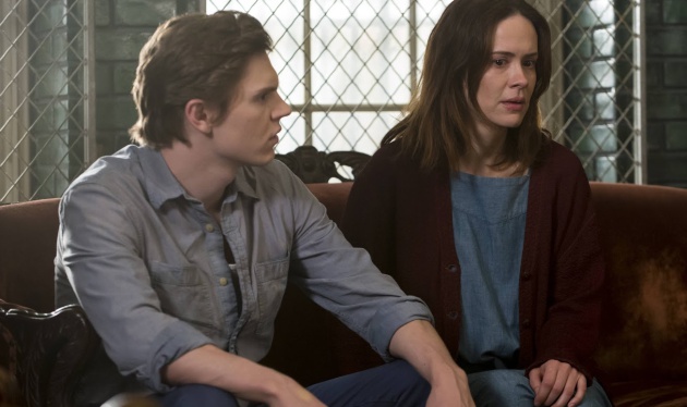 Evan Peters y Sarah Paulson en la T2 de 'American Horror Story' Evan Peters y Sarah Paulson en la T2 de 'American Horror Story'