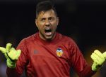 VALENCIA, SPAIN - FEBRUARY 22: Diego Alves of Valencia reacts during the La Liga match between Valencia CF and Real Madrid at Mestalla Stadium on February 22, 2017 in Valencia, Spain. (Photo by Manuel Queimadelos Alonso/Getty Images)