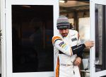 El piloto español de McLaren Fernando Alonso sale de su box durante la primera sesión de entrenamientos libres en el circuito de Montmelo (Barcelona).