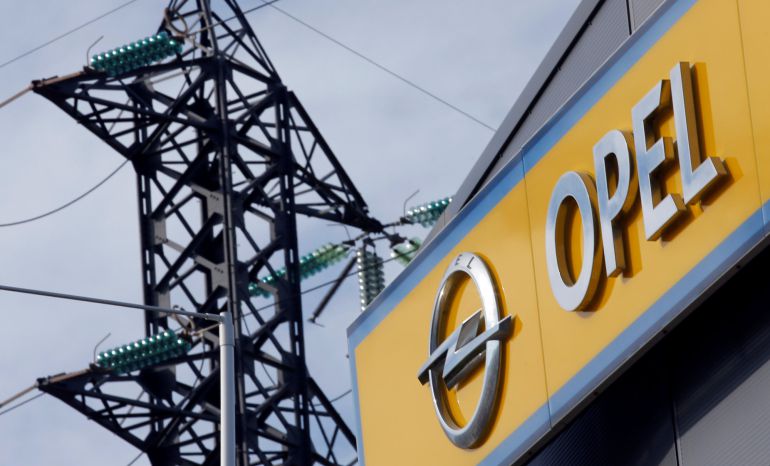 El logo de Opel en un concesionario de Marsella El logo de Opel en un concesionario de Marsella