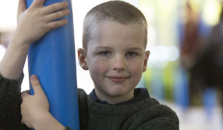 Iain Armitage interpretará al joven Sheldon Cooper. Iain Armitage interpretará al joven Sheldon Cooper.