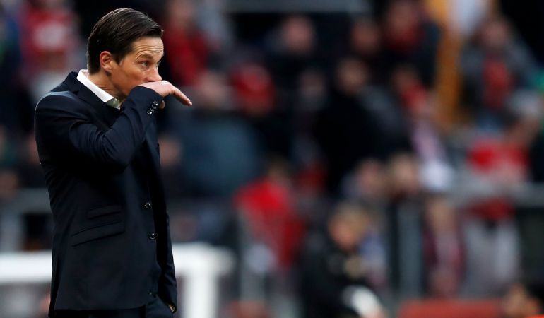 Roger Schmidt durante la dolorosa derrota ante el Dortmund. Roger Schmidt durante la dolorosa derrota ante el Dortmund.