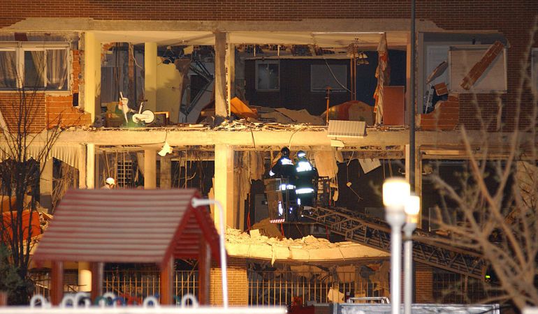 Siete autores materiales de los atentados del 11-M se suicidaron durante una operación policial en un piso de Leganés el 3 de abril de 2004. Siete autores materiales de los atentados del 11-M se suicidaron durante una operación policial en un piso de Leganés el 3 de abril de 2004.