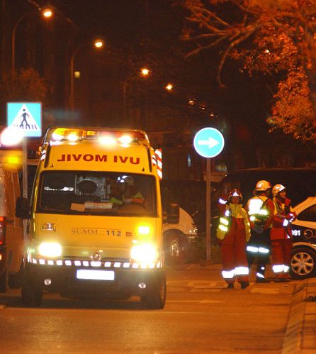 Los servicios de emergencia llegan a las inmediaciones del piso de Leganés, el 3 de abril de 2004. Los servicios de emergencia llegan a las inmediaciones del piso de Leganés, el 3 de abril de 2004.