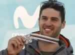 GRA339. GRANADA, 12/03/2017.- El español Lucas Eguibar en el podio con la medalla de plata conseguida en la final de boardercross de snowboard en los Mundiales de Sierra Nevada que se disputan en la estación andaluza. EFE/Julio Muñoz