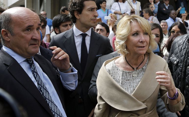 Esperanza Aguirre, acompañada de Beltrán Gutiérrez en 2014 Esperanza Aguirre, acompañada de Beltrán Gutiérrez en 2014