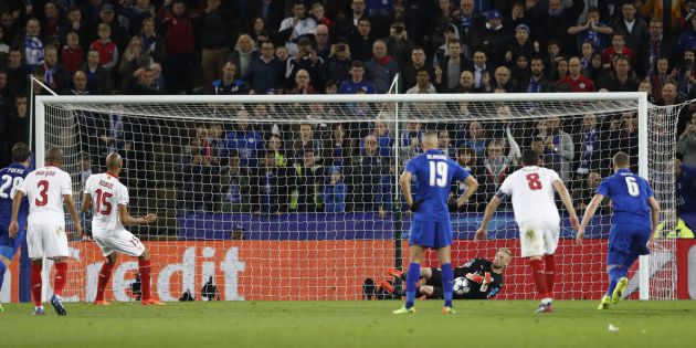 Schmeichel detiene el penalti. Schmeichel detiene el penalti.