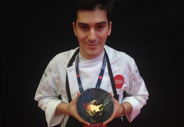 Alberto Lareo y su 'tortilla de algas'. Alberto Lareo y su 'tortilla de algas'.