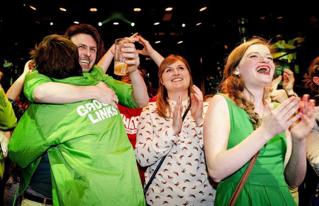 Miembros de GroenLinks celebran los sondeos Miembros de GroenLinks celebran los sondeos