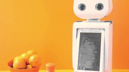 'Autom' es el robot que te entretiene mientras haces las tareas del hogar. 'Autom' es el robot que te entretiene mientras haces las tareas del hogar.