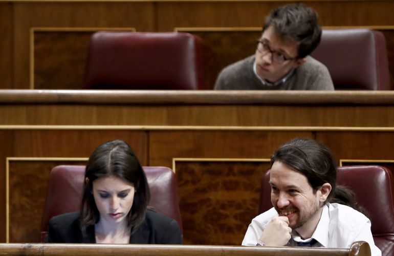 El líder de Podemos, Pablo Iglesias, la portavoz del grupo, Irene Montero e Íñigo Errejón, en el pleno del Congreso de los Diputados. El líder de Podemos, Pablo Iglesias, la portavoz del grupo, Irene Montero e Íñigo Errejón, en el pleno del Congreso de los Diputados.