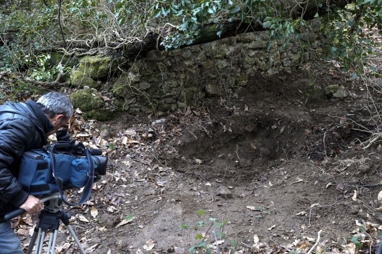 Un zulo de la banda terrorista ETA con siete bidones con material explosivo, aunque sin actividad reciente Un zulo de la banda terrorista ETA con siete bidones con material explosivo, aunque sin actividad reciente