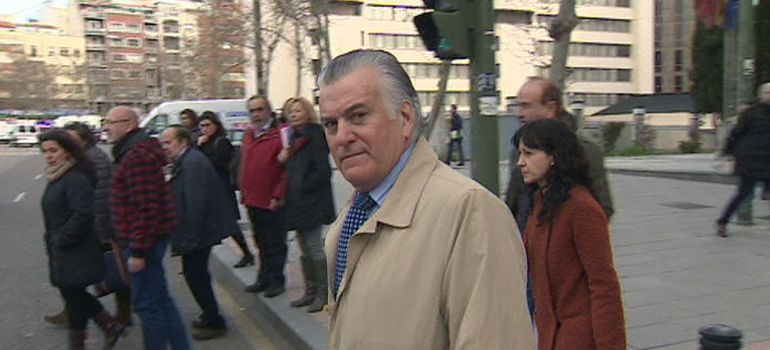 El extesorero del PP Luis Bárcenas, a su salida del Juzgado de Primera Instancia número 1 de Madrid. El extesorero del PP Luis Bárcenas, a su salida del Juzgado de Primera Instancia número 1 de Madrid.