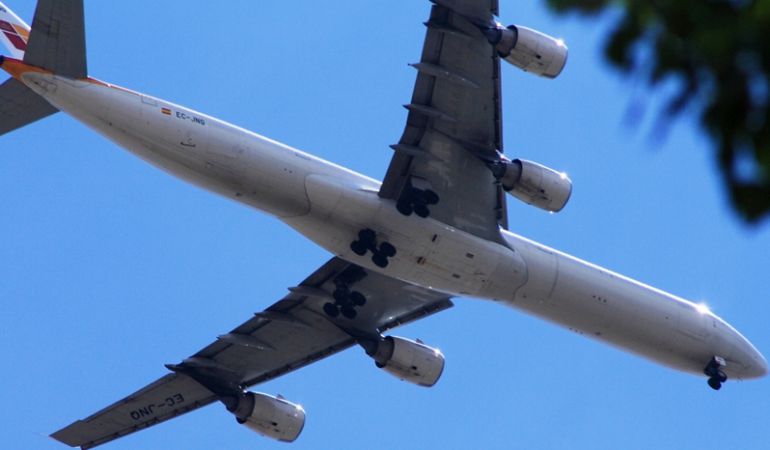 Dormir, leer, comer, descansar la mente, entre los consejos de las aerolíneas. Dormir, leer, comer, descansar la mente, entre los consejos de las aerolíneas.