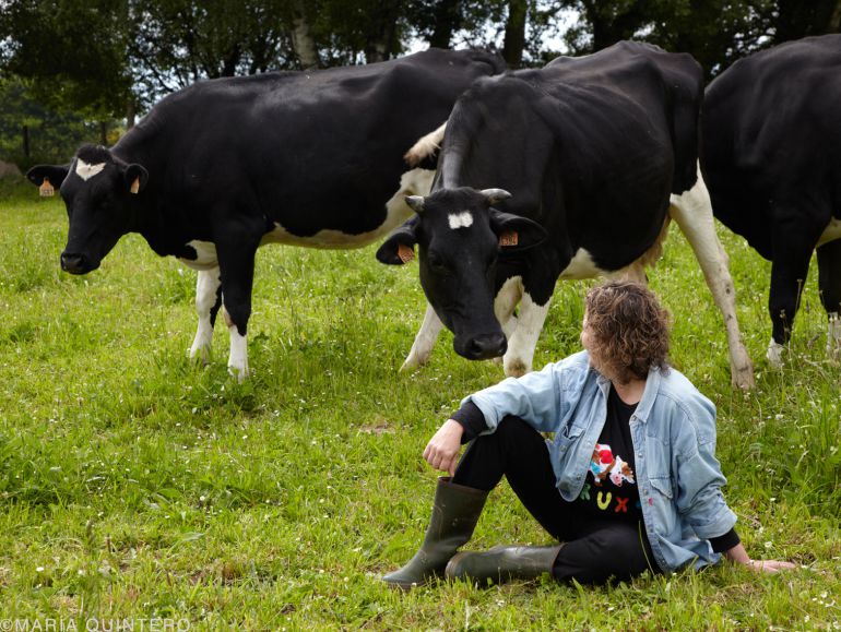 Maite Alvarez junto a sus vacas en la localidad lucense de Monterrosso Maite Alvarez junto a sus vacas en la localidad lucense de Monterrosso