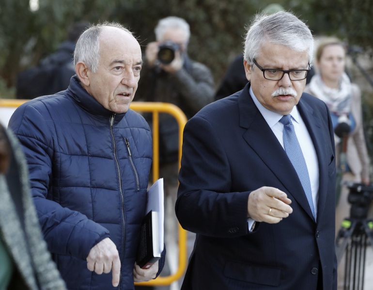 El exgobernador del Banco de España Miguel Ángel Fernández Ordóñez (i), a su llegada a la Audiencia Nacional, para declarar como investigado ante el juez Fernando Andreu por el caso Bankia El exgobernador del Banco de España Miguel Ángel Fernández Ordóñez (i), a su llegada a la Audiencia Nacional, para declarar como investigado ante el juez Fernando Andreu por el caso Bankia