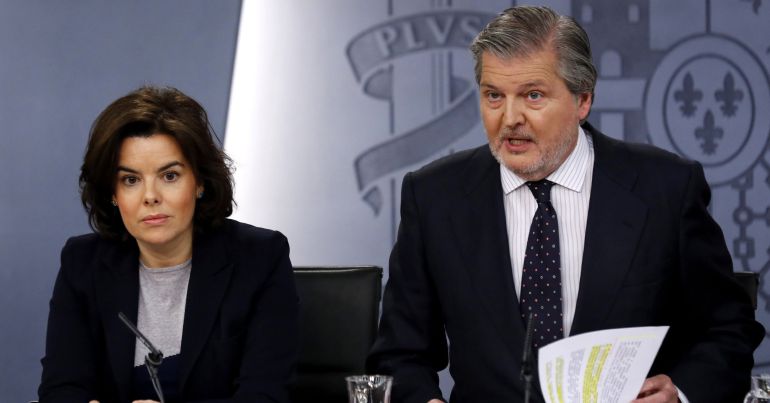 La vicepresidenta del Gobierno, Soraya Saénz de Santamaria, y el ministro de Cultura y portavoz del Gobierno,Íñigo Méndez de Vigo. La vicepresidenta del Gobierno, Soraya Saénz de Santamaria, y el ministro de Cultura y portavoz del Gobierno,Íñigo Méndez de Vigo.