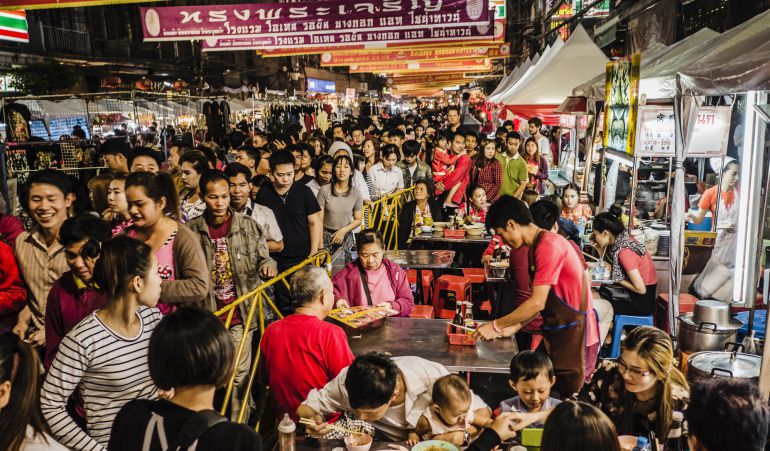 La comida callejera tiene las horas contadas en Tailandia. La comida callejera tiene las horas contadas en Tailandia.