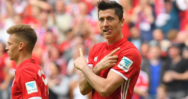 Robert Lewandowski, en un partido entre el Bayern y el Ausburgo. Robert Lewandowski, en un partido entre el Bayern y el Ausburgo.