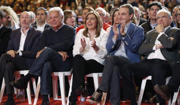De izquierda a derecha: Alfredo Pérez Rubalcaba, Felipe González, Susana Díaz, José Luis Rodríguez Zapatero y Alfonso Guerra: durante la presentación de la candidatura de la presidenta andaluza a las primarias del PSOE. De izquierda a derecha: Alfredo Pérez Rubalcaba, Felipe González, Susana Díaz, José Luis Rodríguez Zapatero y Alfonso Guerra: durante la presentación de la candidatura de la presidenta andaluza a las primarias del PSOE.