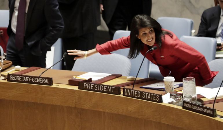 La embajadora estadounidense ante la ONU, Nikki Haley durante la sesión sobre la situación en Siria en el Consejo de Seguridad La embajadora estadounidense ante la ONU, Nikki Haley durante la sesión sobre la situación en Siria en el Consejo de Seguridad