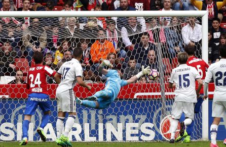 Kiko Casilla no puede sacar el gol de Mikel Vesga. Kiko Casilla no puede sacar el gol de Mikel Vesga.