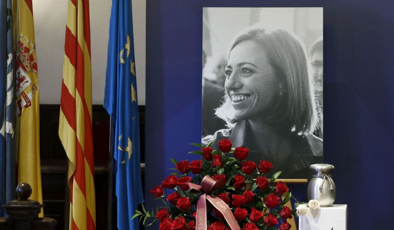 El salón de plenos del ayuntamiento de Esplugues de Llobregat (Barcelona), acogió las cenizas de la socialista Carme Chacón. El salón de plenos del ayuntamiento de Esplugues de Llobregat (Barcelona), acogió las cenizas de la socialista Carme Chacón.