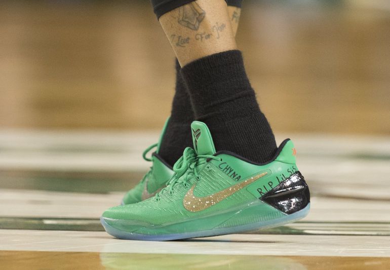 Detalle de las zapatillas de Isaiah Thomas Detalle de las zapatillas de Isaiah Thomas