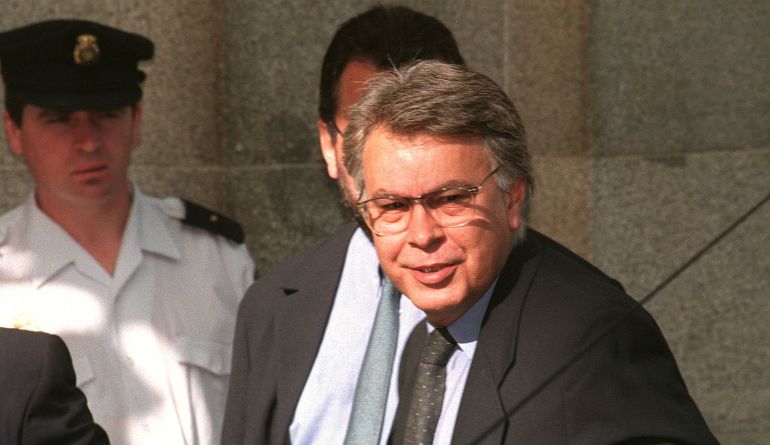 Felipe González, llegando al Tribunal Supremo el 23 de junio de 1998. Felipe González, llegando al Tribunal Supremo el 23 de junio de 1998.