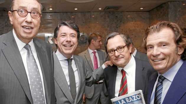 Mauricio Casals, presidente de La Razón, y su director, Francisco Marhuenda, junto a Ignacio González en un acto en su periódico Mauricio Casals, presidente de La Razón, y su director, Francisco Marhuenda, junto a Ignacio González en un acto en su periódico