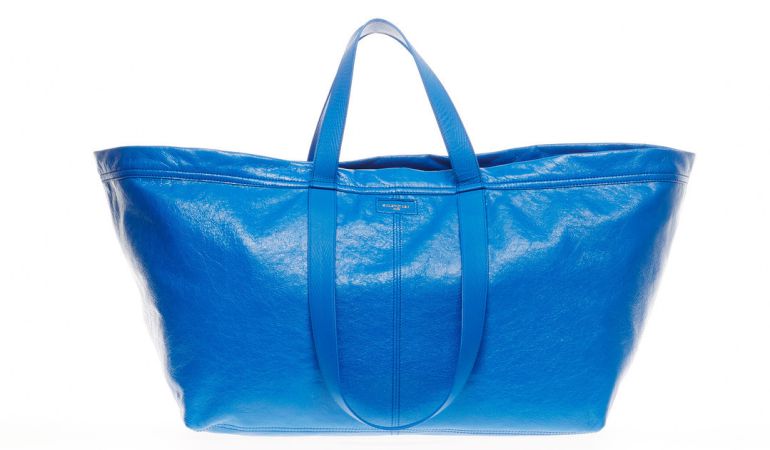 El nuevo bolso recuerda a la clásica bolsa de Ikea. El nuevo bolso recuerda a la clásica bolsa de Ikea.