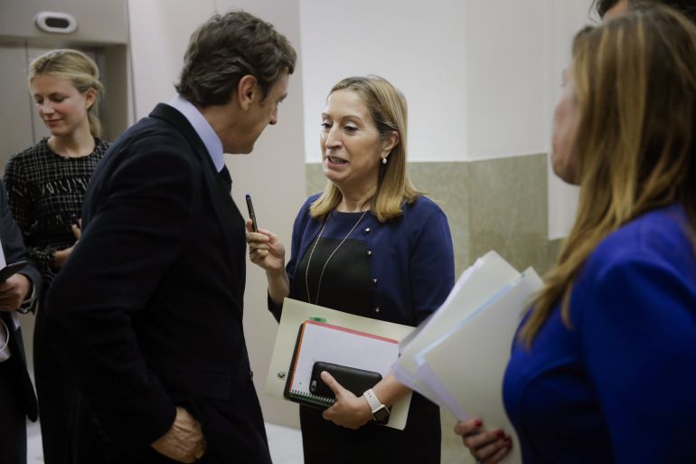 La presidenta del Congreso, Ana Pastor, conversa con el portavoz parlamentario del PP, Rafael Hernando La presidenta del Congreso, Ana Pastor, conversa con el portavoz parlamentario del PP, Rafael Hernando