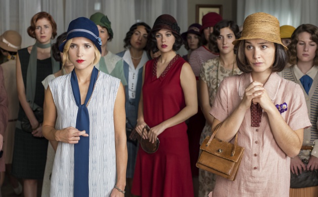 Ana Fernández y Nadia de Santiago, Carlota y Marca en la serie Ana Fernández y Nadia de Santiago, Carlota y Marca en la serie