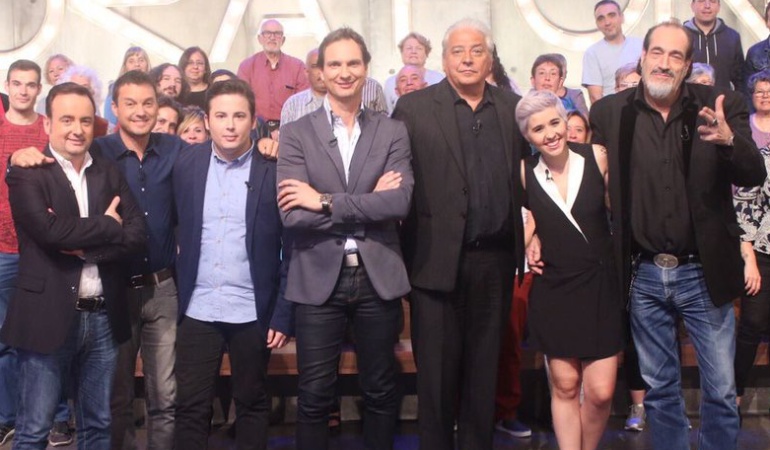 Javier Cárdenas, junto con algunos invitados de 'Hora punta' Javier Cárdenas, junto con algunos invitados de 'Hora punta'