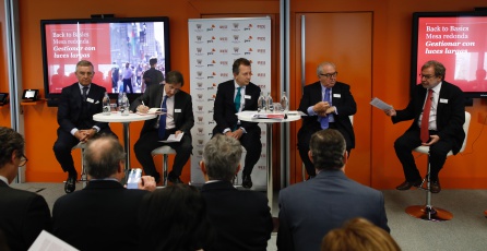 Mesa redonda 'Gestionar con luces largas'. Mesa redonda 'Gestionar con luces largas'.