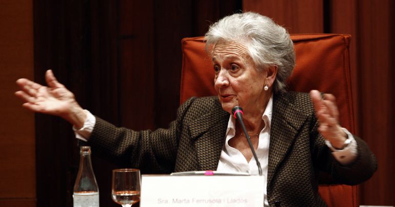 Marta Ferrusola gesticula durante su comparecencia en la comisión de investigación en el Parlamento catalán el 23 de febrero de 2015. Marta Ferrusola gesticula durante su comparecencia en la comisión de investigación en el Parlamento catalán el 23 de febrero de 2015.