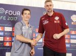GRA405. SANTA CRUZ DE TENERIFE, 27/04/2017.- Los capitanes del Iberostar Tenerife, Nicolás Richotti (i) y del Umana Reyer Venecia, Tomas Ress, tras la rueda de prensa que ofrecieron hoy con motivo de la Final a Cuatro de la Liga de Campeones que comienza mañana en La Laguna (Tenerife). EFE/Ramón de la Rocha