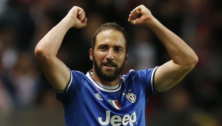 Higuaín mira a Cardiff Higuaín mira a Cardiff